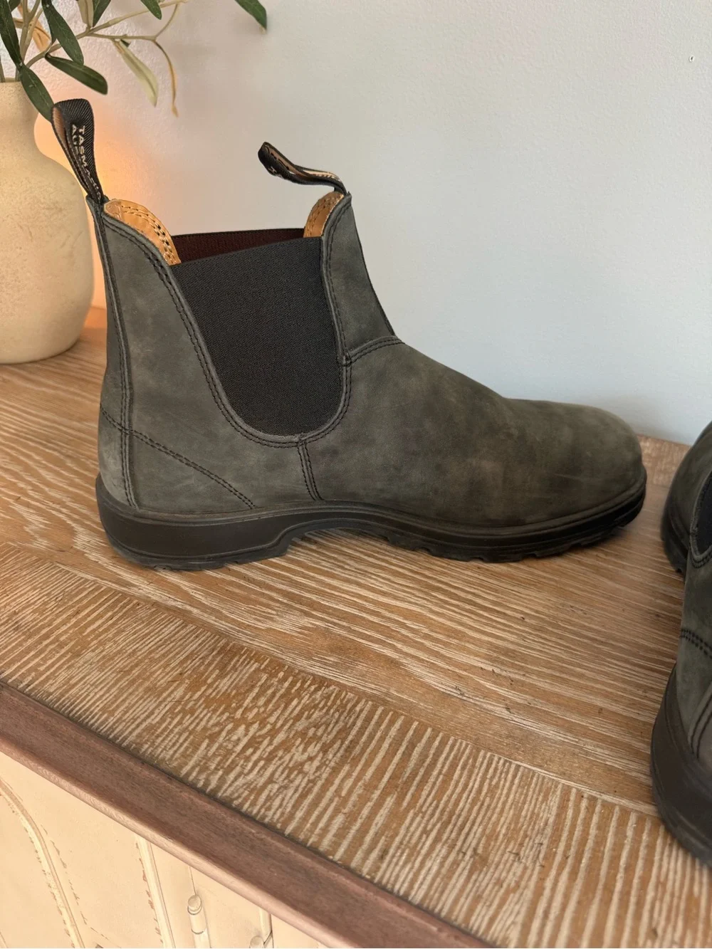 Men’s Blundstone 587 Chelsea Boot - Rustic Black, Size 11